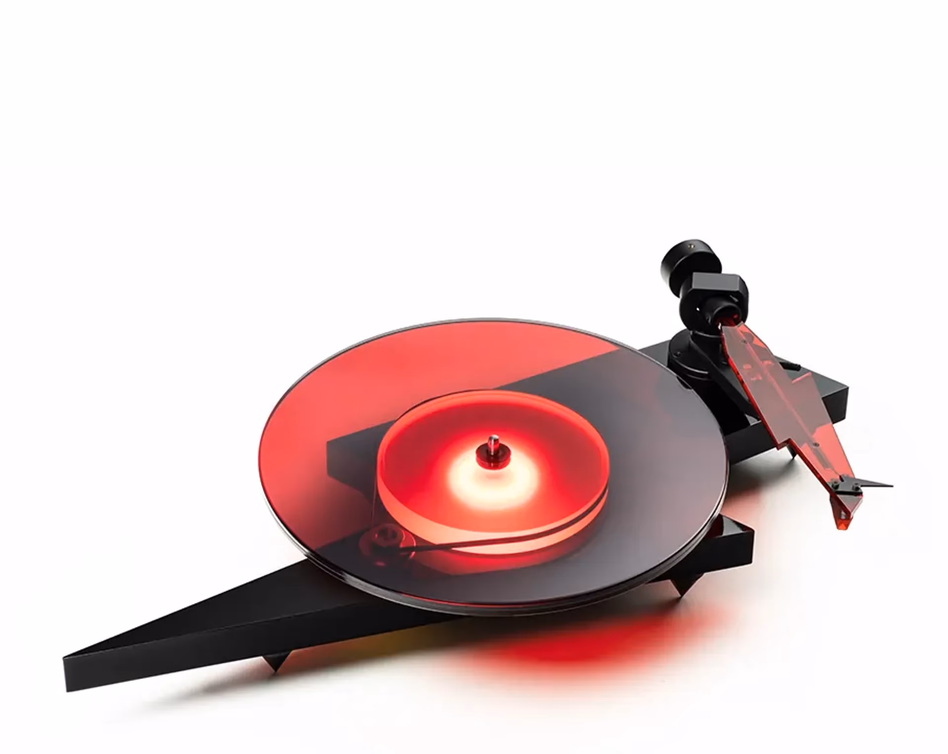 Pro-Ject AC/DC Artist Series trong studio với plinth tia sét